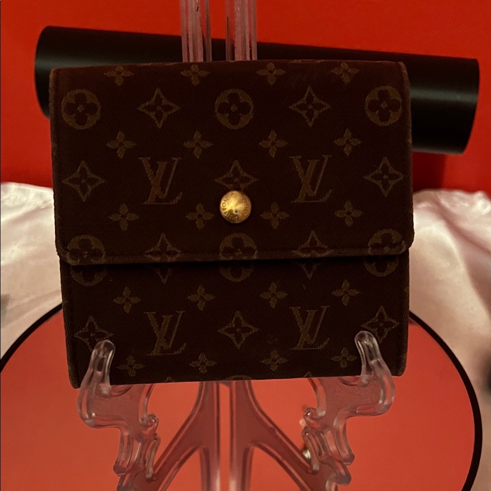 Louis Vuitton Dark Brown Monogram Card Holder wallet no call outs - Picture 2 of 10